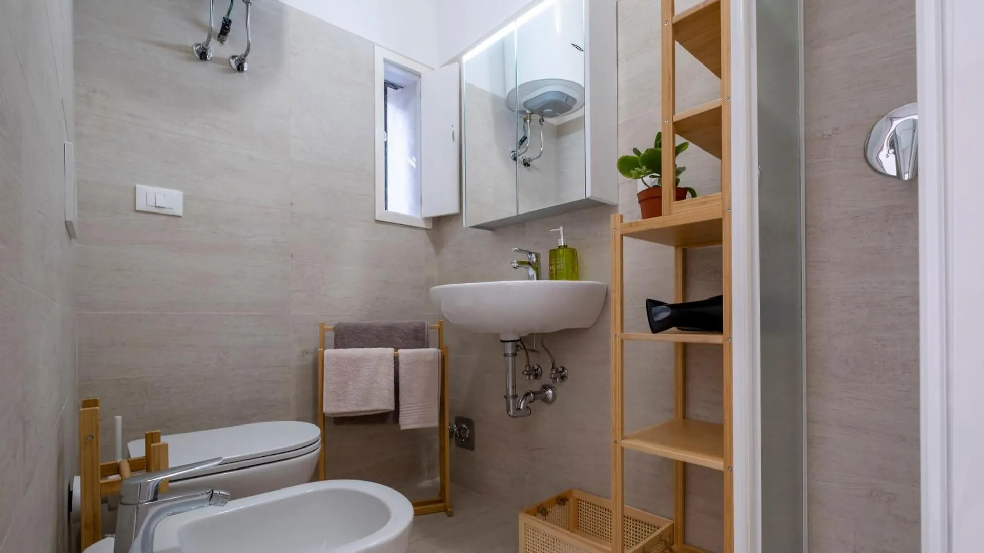Ghisello Luxury Guesthouse 3 Bologna Italy